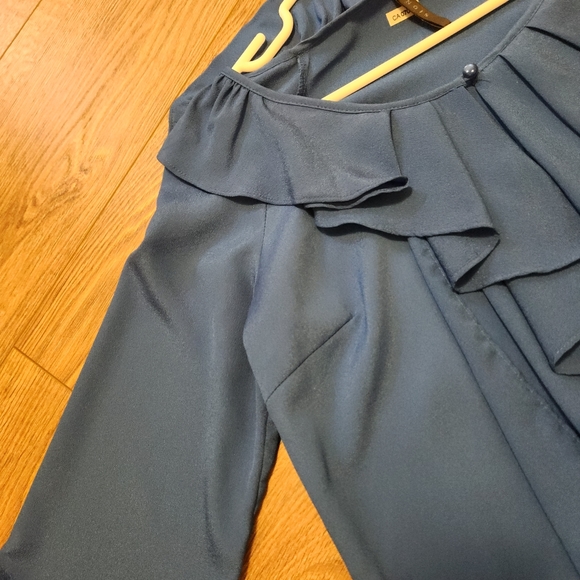 🦋 Adorable blue blouse 🦋 - Picture 3 of 11